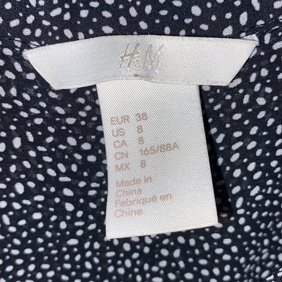 H&M Sleeveless Button-down Blouse - Picture 9 of 10